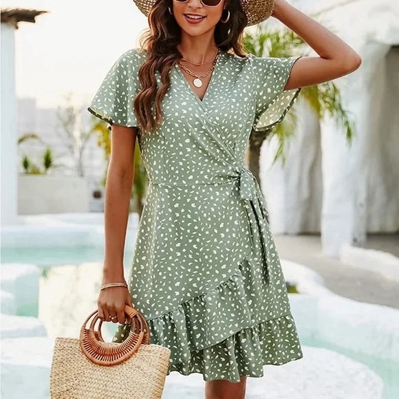 Naggoo Dresses & Skirts - NWT Green and White Wrap Dress